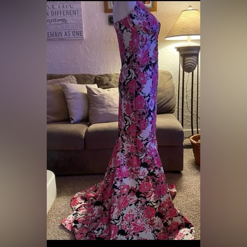 Elegant Pink Floral Halter Designer Dress 🌺 - Picture 4 of 11
